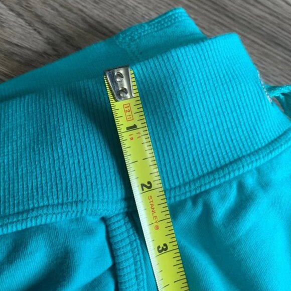 Lululemon Flashback Crop Pants โ Lagoon Blue, Size 8 (NWOT) - Picture 3 of 10